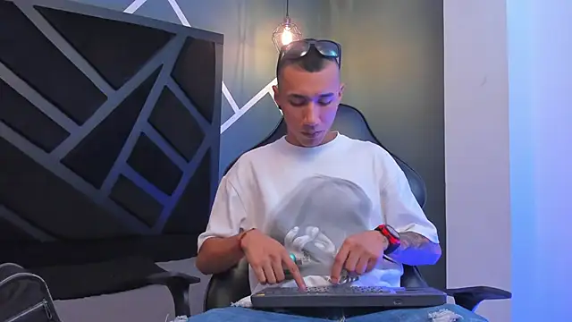 Justin Lakee online show from September 2025 11:08:01 PM