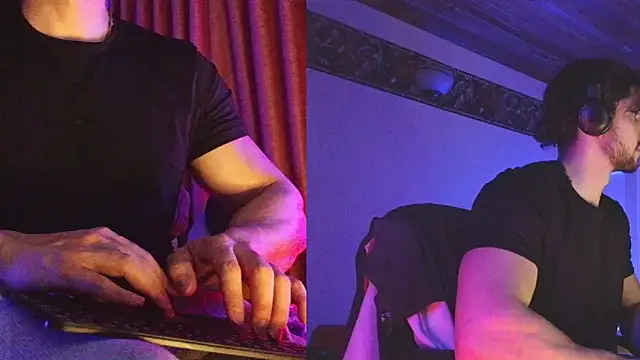 Axel-Cr0ss online show from September 2025 02:00:01 AM