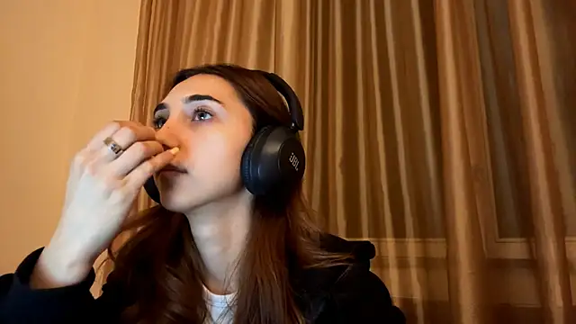 LinaMour online show from September 2025 10:31:01 PM