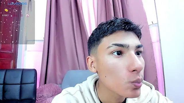 Snapshot of raven_yees chatting on September 2025 02:17:01 PM raven yees online show from September 2025 02:17:01 PM