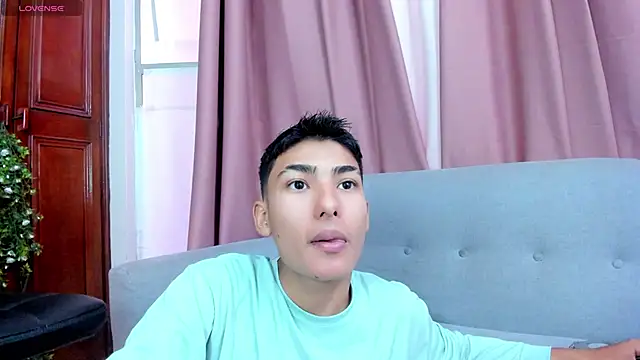 Snapshot of raven_yees chatting on September 2025 01:55:02 PM raven yees online show from September 2025 01:55:02 PM