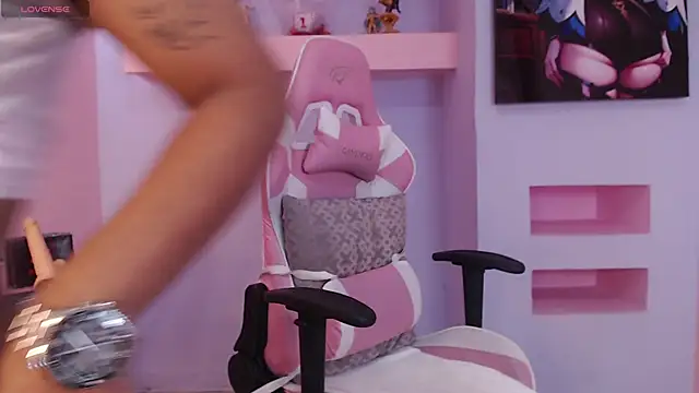 SkylerBloomm online show from September 2025 04:05:02 AM