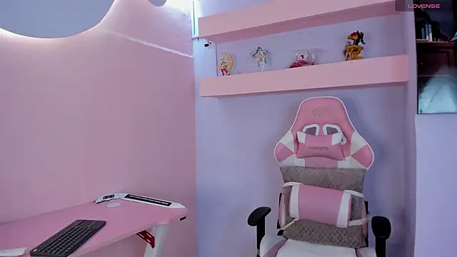 SkylerBloomm online show from October 2025 03:29:01 AM