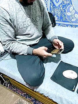 yazinyazin1 online show from March 2026 09:33:01 PM