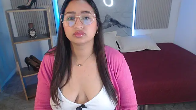 Thais Miss online show from September 2025 12:18:01 PM