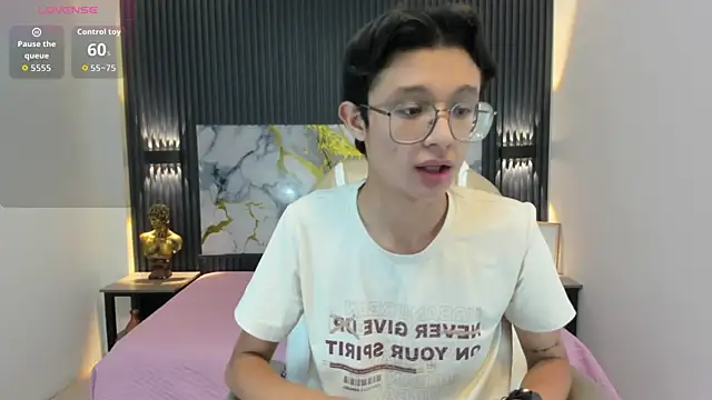 SantiagoRusso18 online show from November 2025 01:11:02 PM