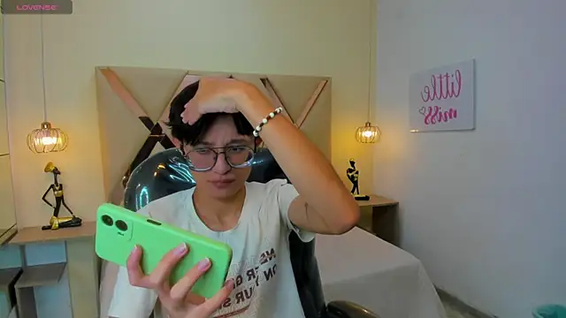 SantiagoRusso18 online show from November 2025 09:08:01 PM