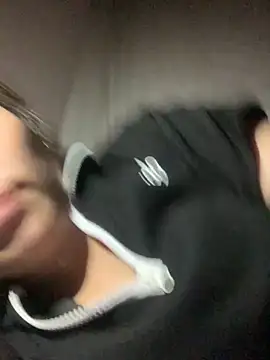 tuyetnhi-00 online show from October 2025 10:18:02 PM