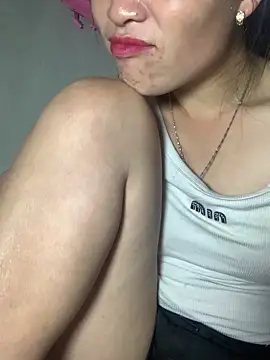 tuyetnhi-00 online show from October 2025 04:37:01 PM