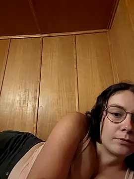 Snapshot of YoungLiisaxx chatting on September 2025 06:10:02 PM YoungLiisaxx online show from September 2025 06:10:02 PM