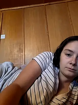 Snapshot of YoungLiisaxx chatting on September 2025 11:37:02 AM YoungLiisaxx online show from September 2025 11:37:02 AM