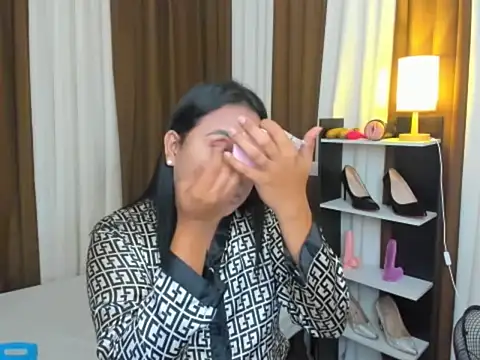 TsUncutKaren online show from September 2025 04:21:02 PM