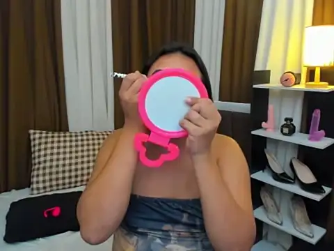 TsUncutKaren online show from October 2025 05:18:01 AM