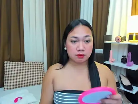 TsUncutKaren online show from October 2025 08:40:02 PM