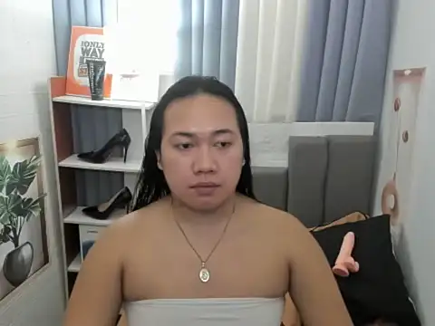 TsUncutKaren online show from December 2025 05:07:02 PM