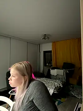 Snapshot of Diana_Dream chatting on November 2025 10:43:02 PM Diana Dream online show from November 2025 10:43:02 PM