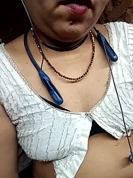 Snapshot of Priya_tyagi chatting on September 2025 10:48:02 AM Priya tyagi online show from September 2025 10:48:02 AM