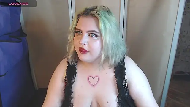 Snapshot of Alice_Bunny666 chatting on October 2025 04:27:02 PM Alice Bunny666 online show from October 2025 04:27:02 PM