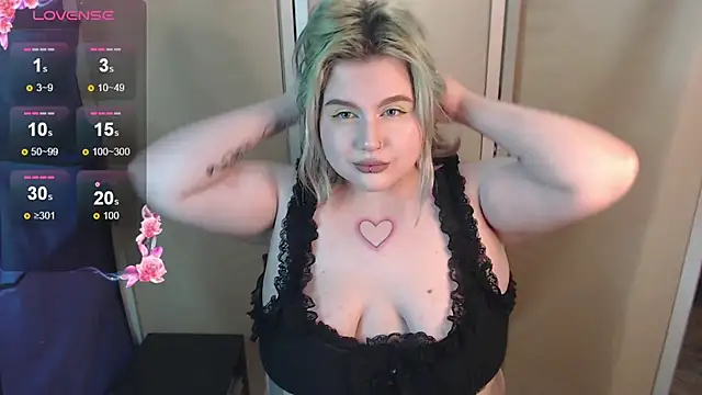 Snapshot of Alice_Bunny666 chatting on October 2025 03:57:02 PM Alice Bunny666 online show from October 2025 03:57:02 PM