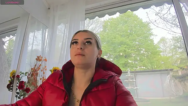 Ella Vee online show from April 2026 05:43:02 AM