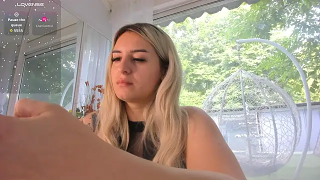 Ella Vee online show from May 2026 05:26:01 AM