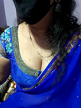 luci-queen online show from November 2025 01:28:01 AM