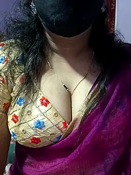 luci-queen online show from November 2025 04:44:02 AM