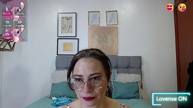  naomi s online show from November 2025 01:56:02 PM