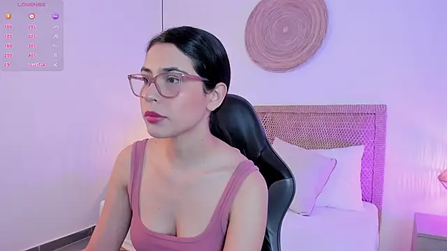 Snapshot of desireee_ chatting on April 2026 12:11:02 PM desireee online show from April 2026 12:11:02 PM