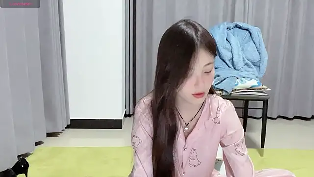 nuonuo321 online show from October 2025 10:36:01 AM