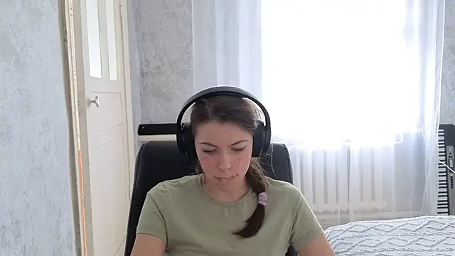 CutieAnny online show from October 2025 04:18:02 AM