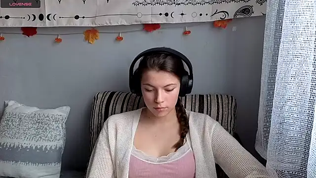 CutieAnny online show from November 2025 07:10:01 AM