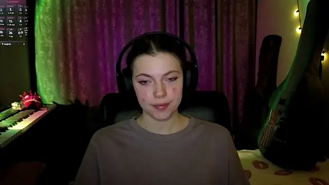 CutieAnny online show from April 2026 08:14:01 PM