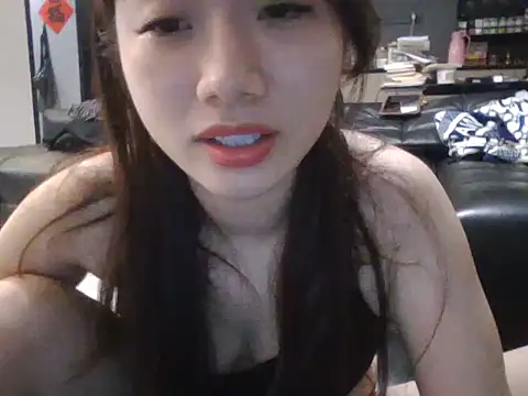 Snapshot of Amy-bb chatting on September 2025 08:32:02 PM Amy-bb online show from September 2025 08:32:02 PM