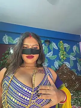 Snapshot of V-Hot-Sweti chatting on July 2026 07:37:01 AM V-Hot-Sweti online show from July 2026 07:37:01 AM
