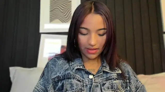 Manelyk evanss  online show from December 2025 10:57:02 AM