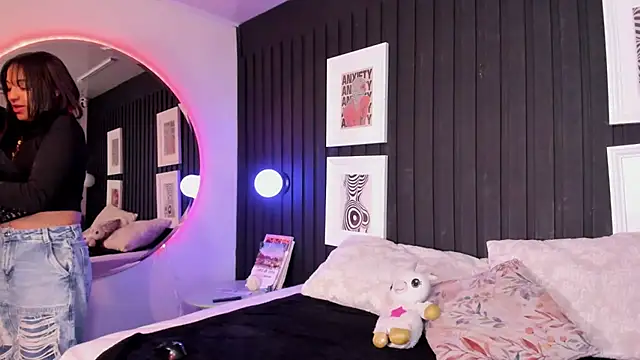 Manelyk evanss  online show from March 2026 07:50:01 PM