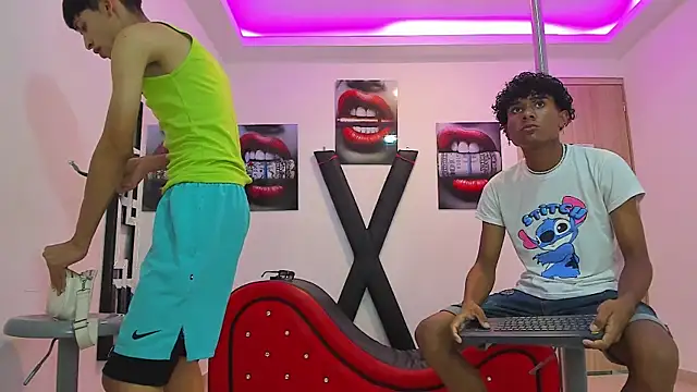LONDON BOYS1 online show from September 2025 07:20:02 AM