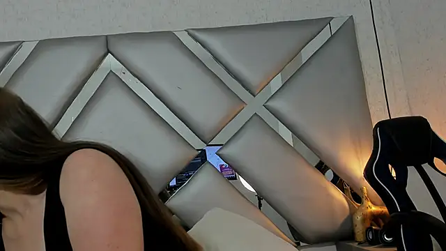 ABRILMILLER VC online show from October 2025 03:15:02 AM