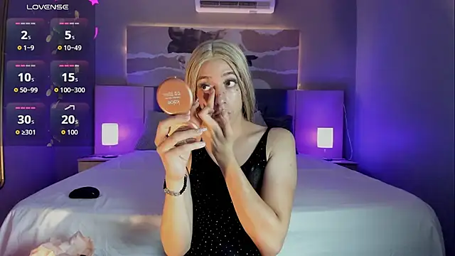 Snapshot of Isabella_glam chatting on October 2025 07:00:01 PM Isabella glam online show from October 2025 07:00:01 PM