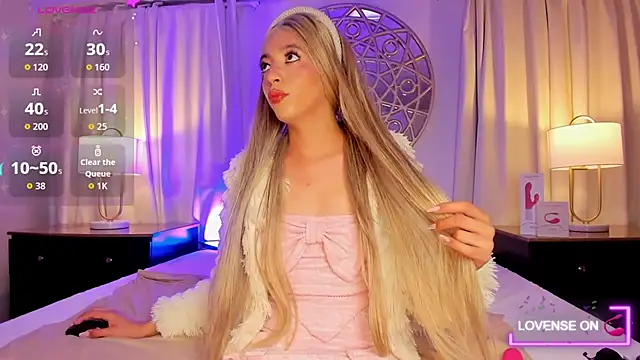 Snapshot of Isabella_glam chatting on October 2025 07:05:02 PM Isabella glam online show from October 2025 07:05:02 PM