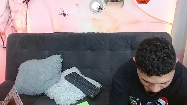 Snapshot of antonella_n_brian chatting on October 2025 06:43:01 PM antonella n brian online show from October 2025 06:43:01 PM