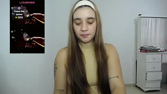 Ambar lynn online show from October 2025 05:57:02 PM