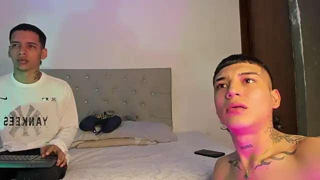 twinkDuohot online show from February 2026 11:00:01 PM