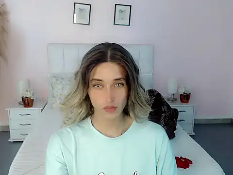 Snapshot of samantha_bliss chatting on October 2025 12:05:02 PM samantha bliss online show from October 2025 12:05:02 PM