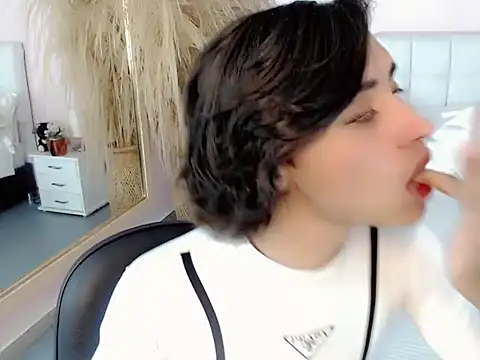 Snapshot of samantha_bliss chatting on November 2025 11:56:01 AM samantha bliss online show from November 2025 11:56:01 AM