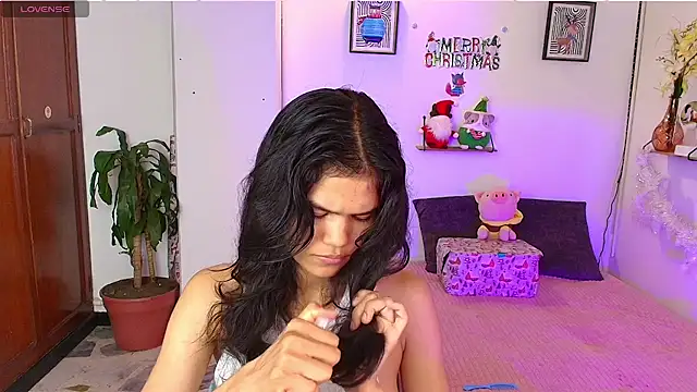 emycarver09 online show from December 2025 11:52:02 AM