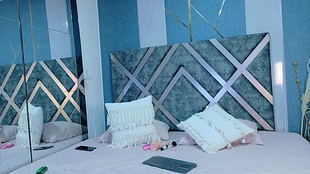 AteneaCox online show from October 2025 05:03:02 AM