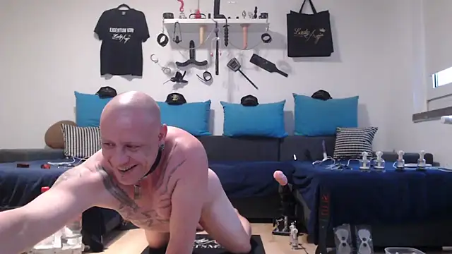 Snapshot of Sklave-Sille chatting on May 2026 05:10:01 PM Sklave-Sille online show from May 2026 05:10:01 PM