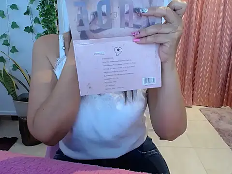 Snapshot of Manuela_lara_ chatting on September 2025 04:07:02 PM Manuela lara online show from September 2025 04:07:02 PM
